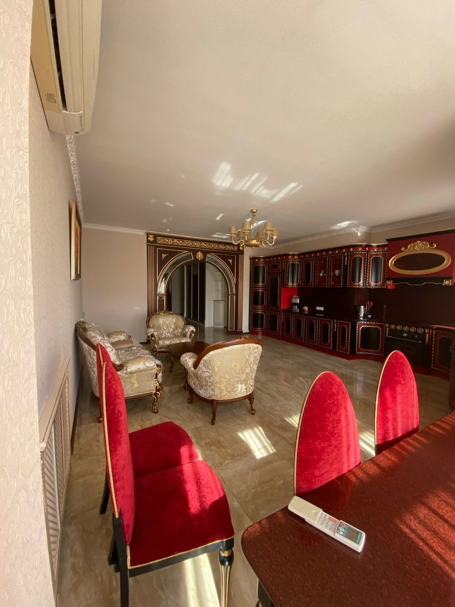 Продажа 2-комнатной квартиры 90 м², Старонаводницкая ул., 6Б