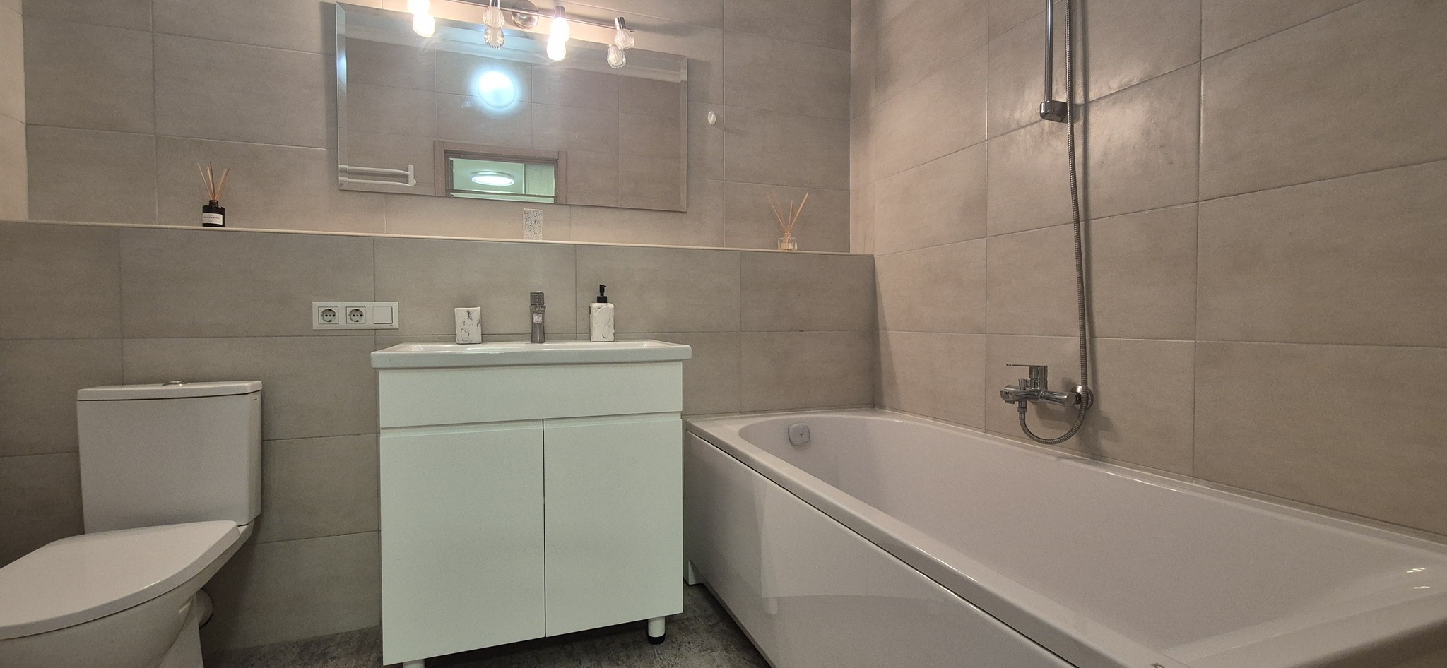 Аренда 1-комнатной квартиры 51 м², Драгоманова ул., 2