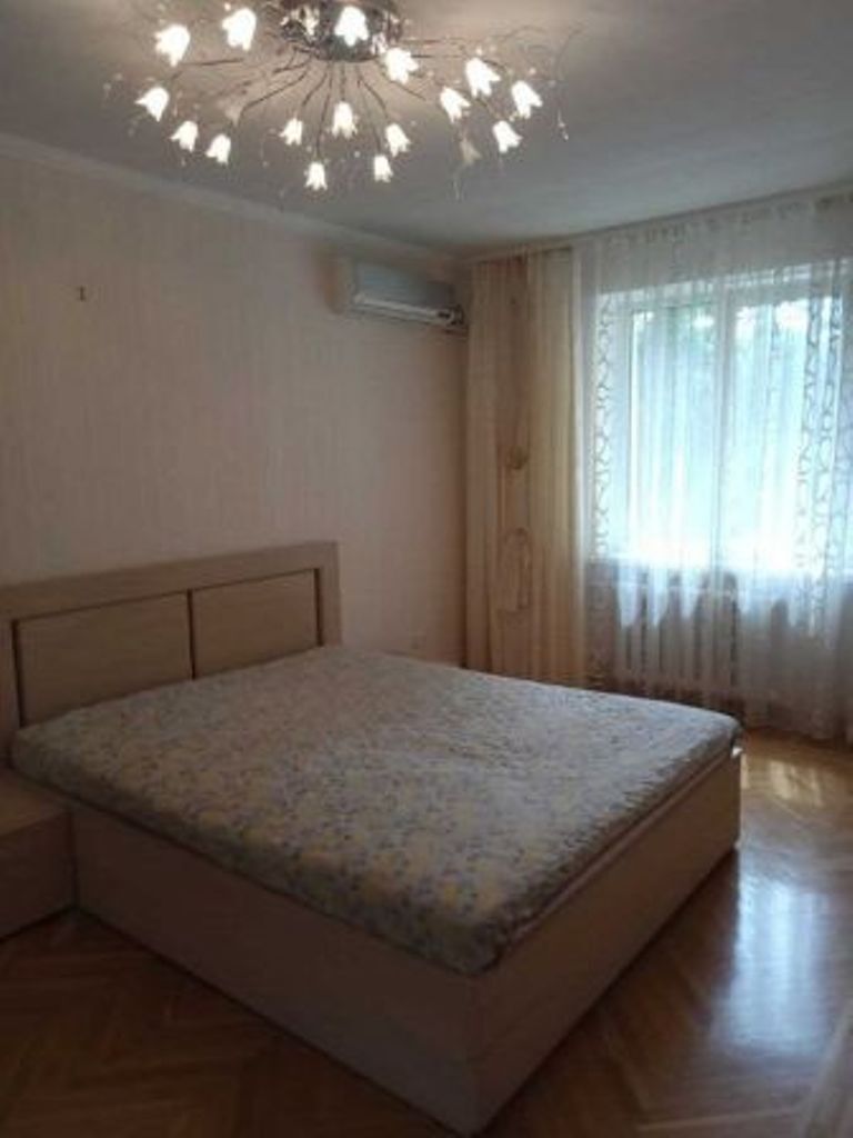 Продаж 3-кімнатної квартири 72 м², Набережна Перемоги вул., 124Б