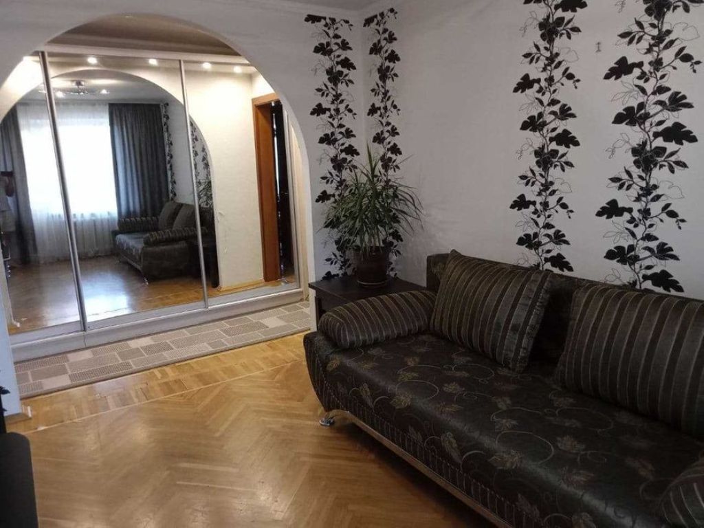 Продаж 3-кімнатної квартири 72 м², Набережна Перемоги вул., 124Б