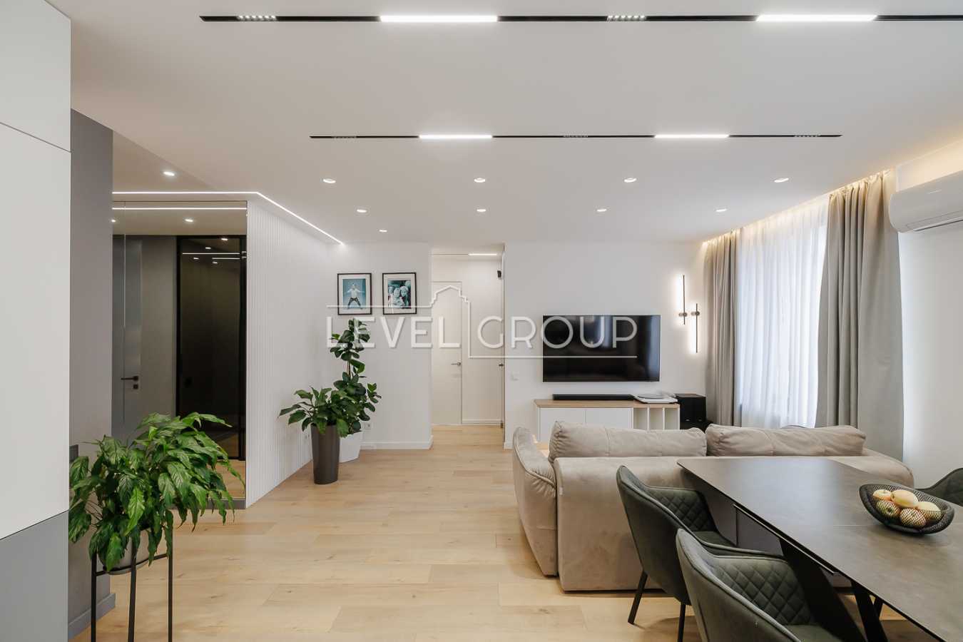 Продажа 3-комнатной квартиры 90 м², Днепровская наб., 18А