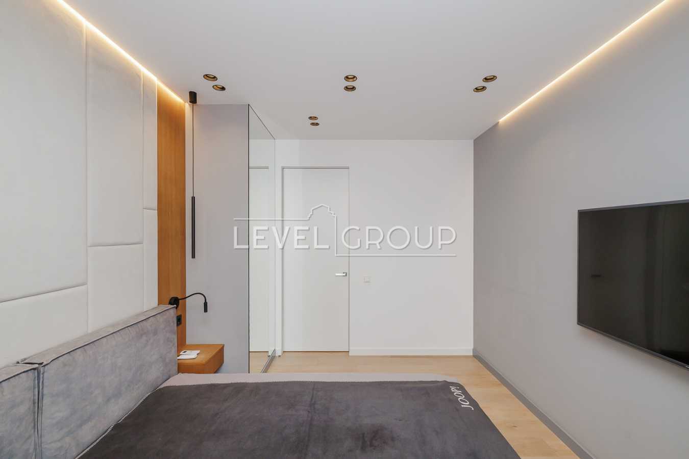 Продажа 3-комнатной квартиры 90 м², Днепровская наб., 18А