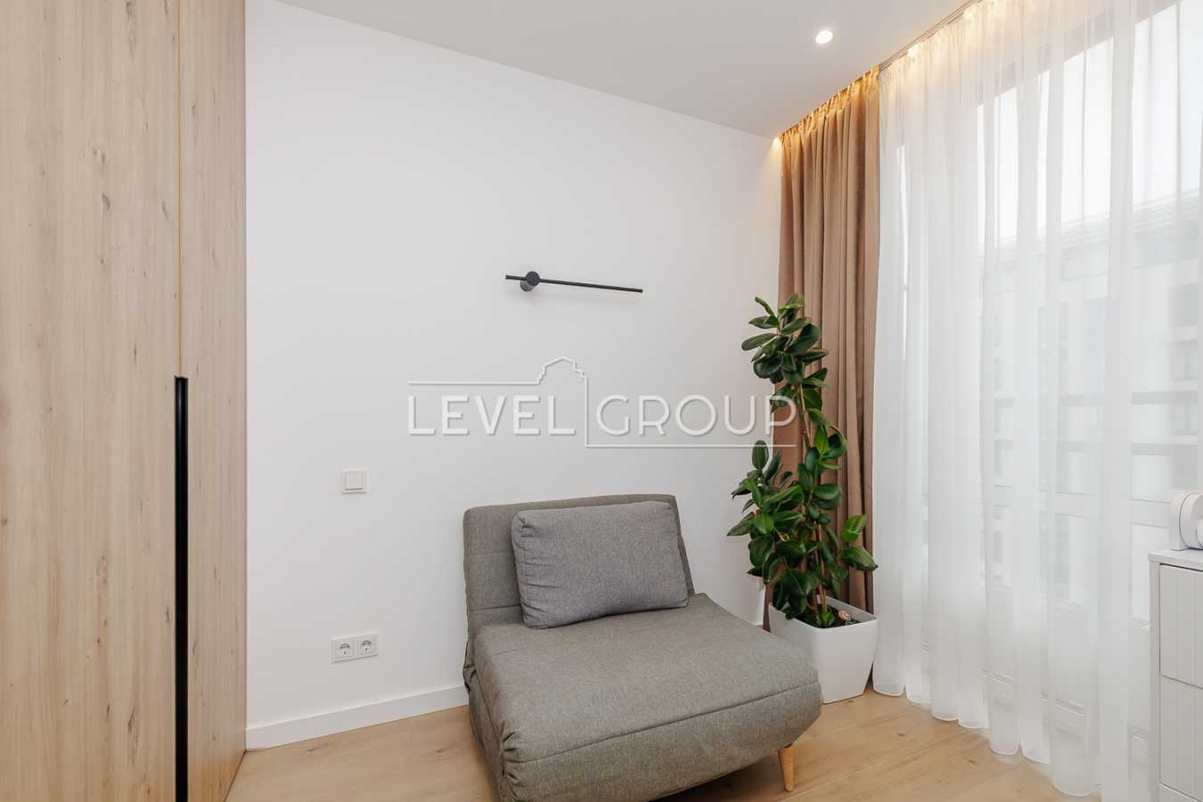 Продажа 3-комнатной квартиры 90 м², Днепровская наб., 18А
