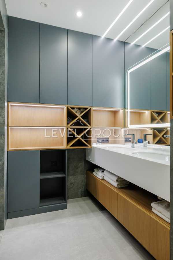 Продажа 3-комнатной квартиры 90 м², Днепровская наб., 18А