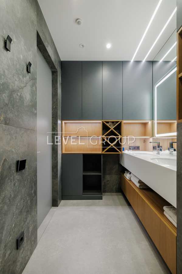 Продажа 3-комнатной квартиры 90 м², Днепровская наб., 18А