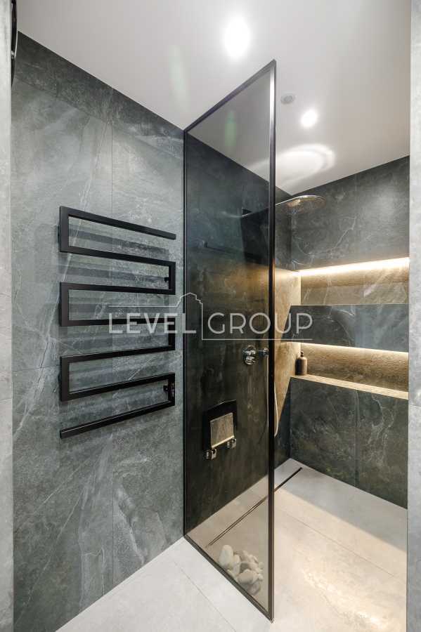Продажа 3-комнатной квартиры 90 м², Днепровская наб., 18А