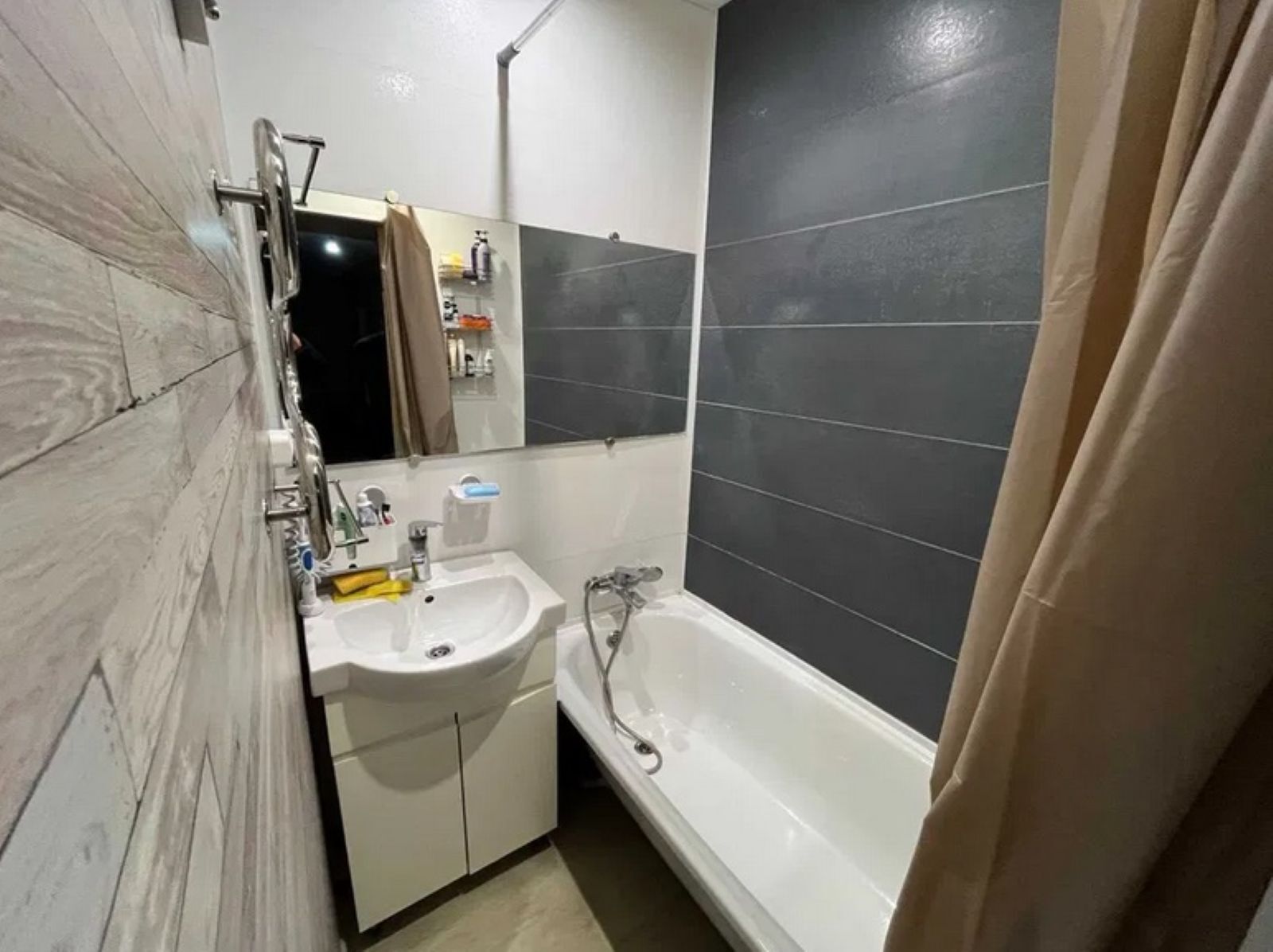 Продажа 3-комнатной квартиры 70 м², Янтарная ул., 79