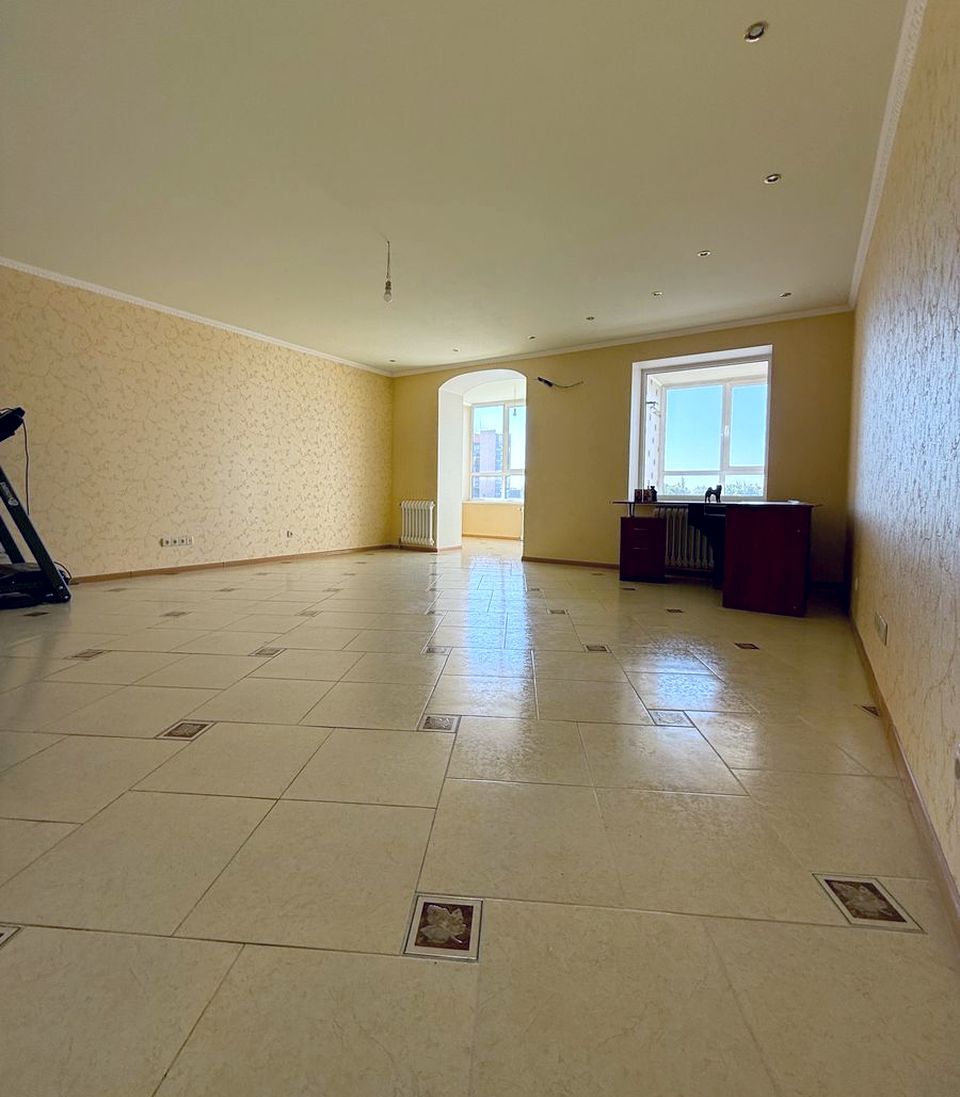 Продажа 3-комнатной квартиры 148 м², Любарского пер., 10