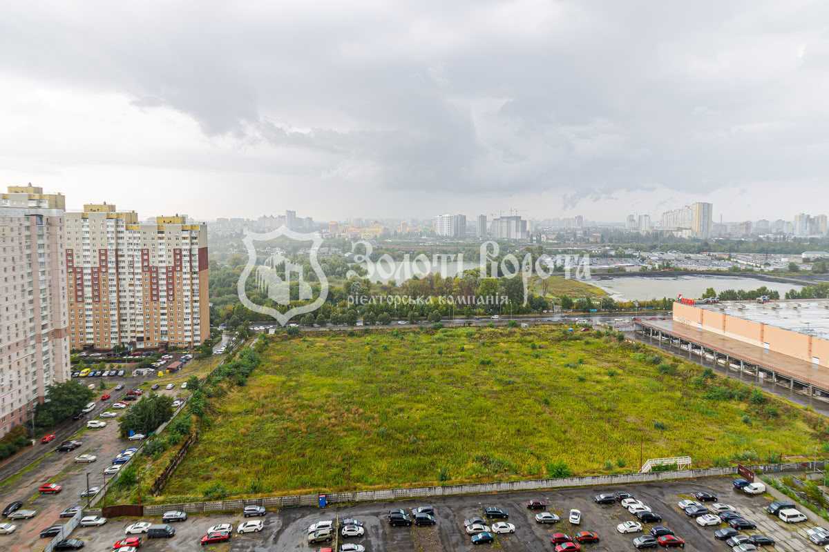 Продажа 3-комнатной квартиры 99 м², Елены Пчилки ул., 4