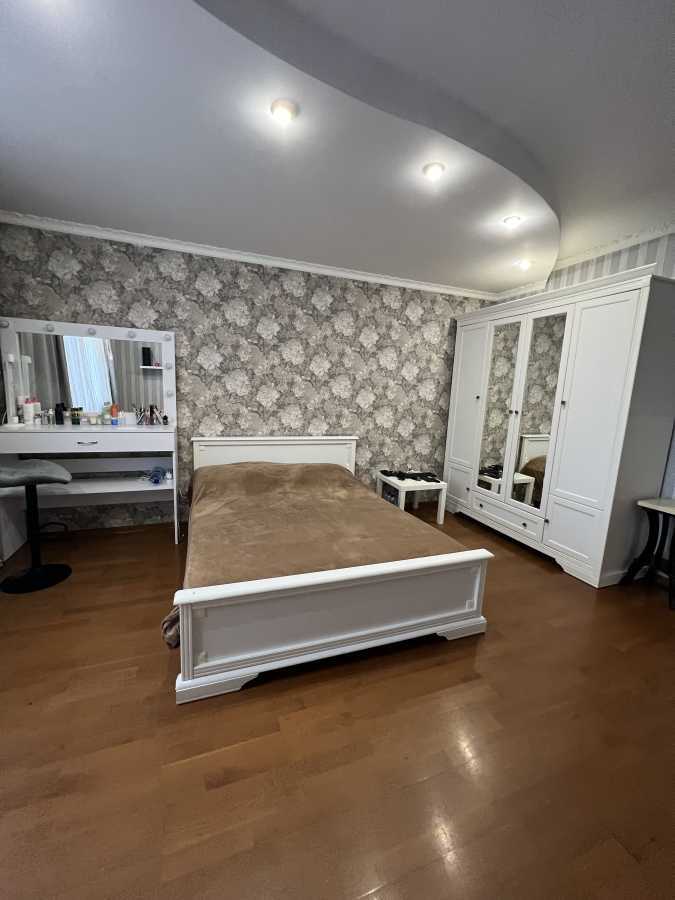 Продажа 3-комнатной квартиры 120 м², Голосеевский просп., 13А
