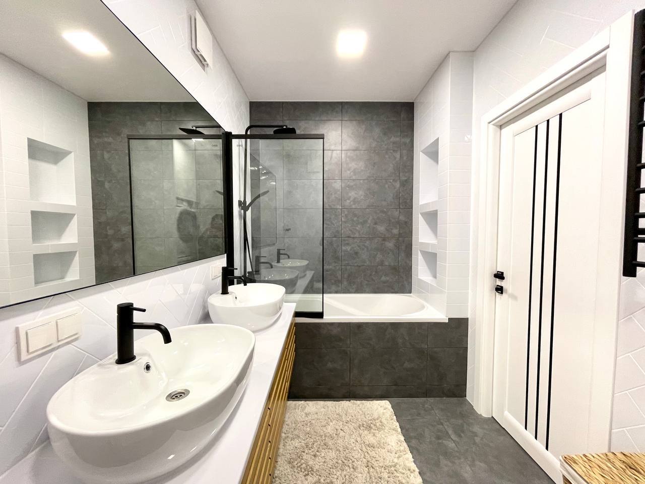 Продаж 2-кімнатної квартири 72.6 м², Степана Бандери вул.