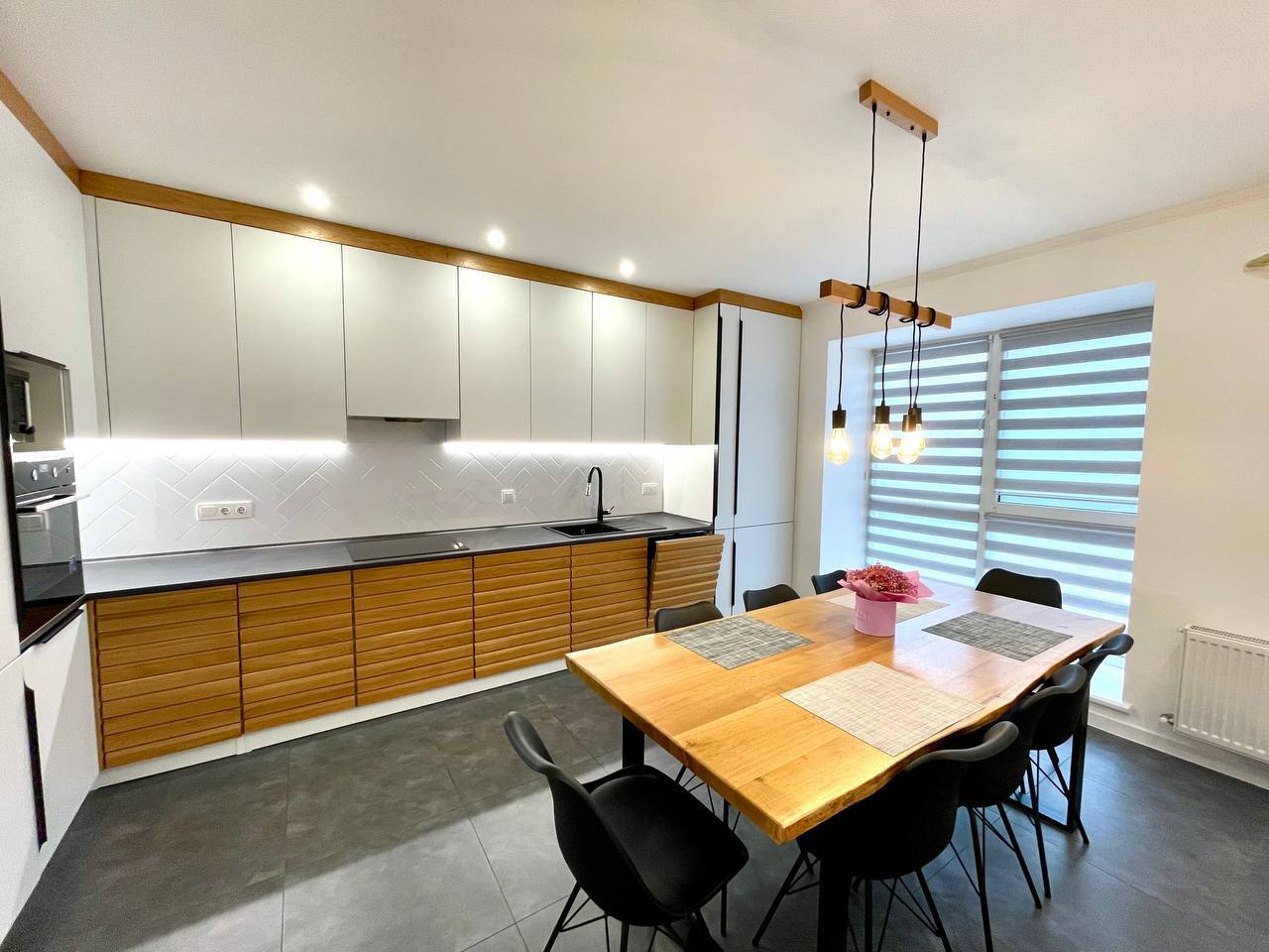 Продаж 2-кімнатної квартири 72.6 м², Степана Бандери вул.