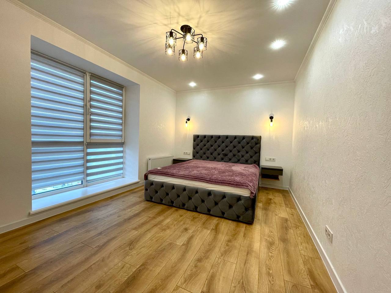 Продаж 2-кімнатної квартири 72.6 м², Степана Бандери вул.