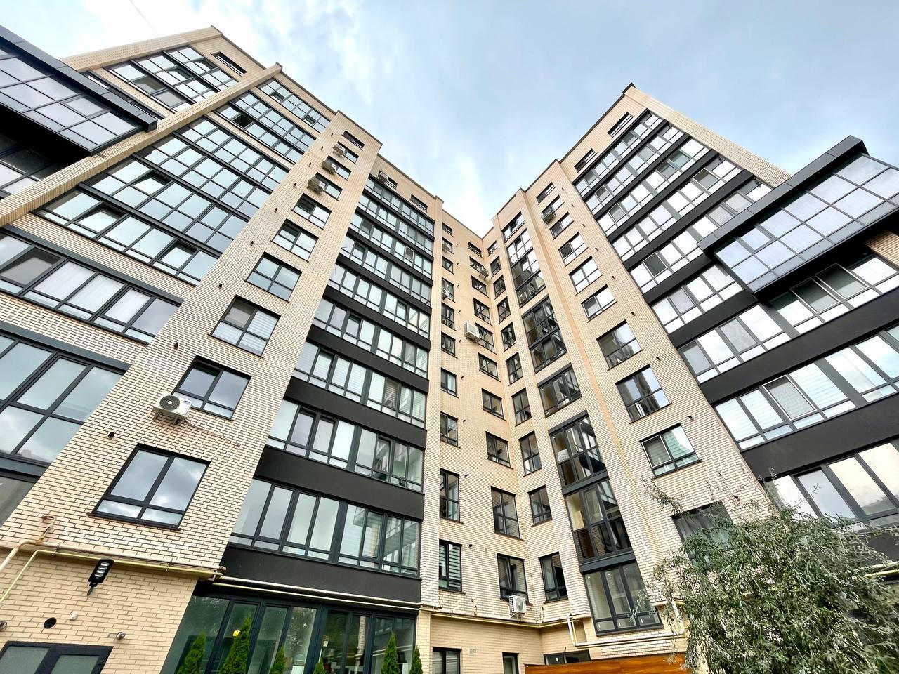 Продаж 2-кімнатної квартири 72.6 м², Степана Бандери вул.
