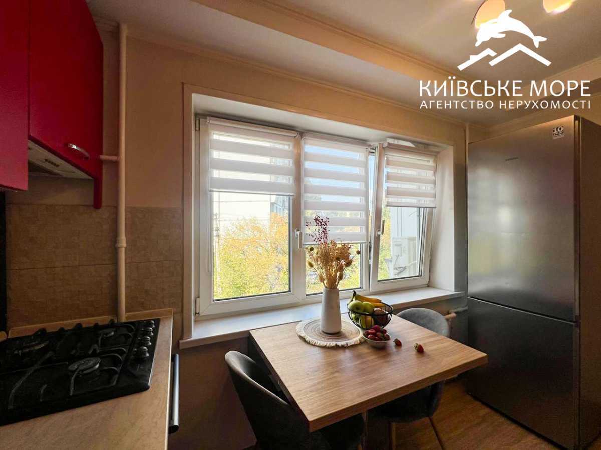 Продаж 2-кімнатної квартири 46 м², Братиславська вул., 20