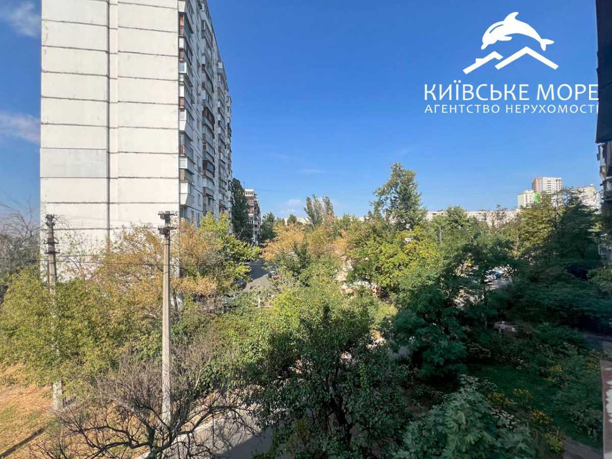 Продаж 2-кімнатної квартири 46 м², Братиславська вул., 20