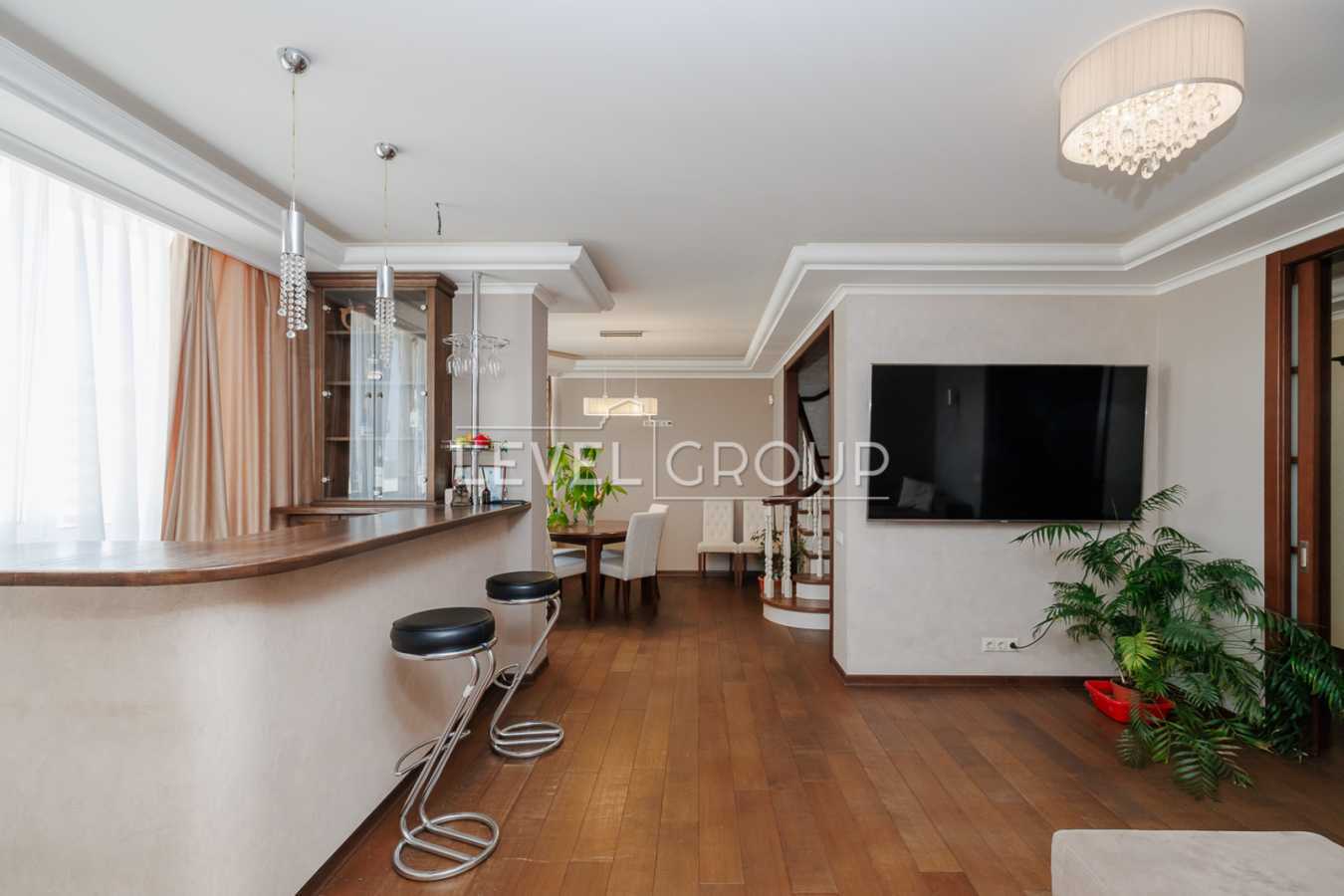 Продажа 3-комнатной квартиры 140 м², Анны Ахматовой ул., 22