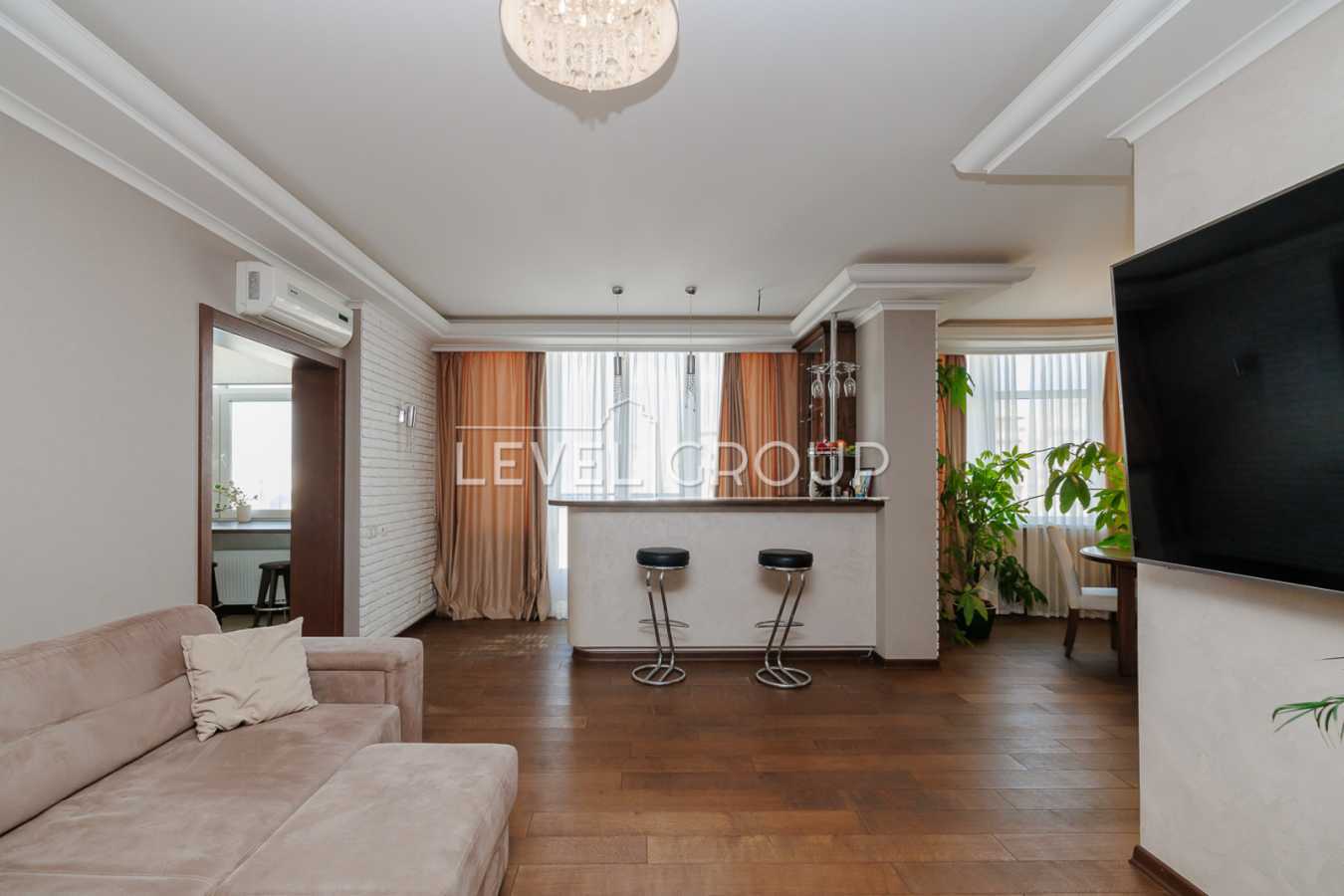 Продажа 3-комнатной квартиры 140 м², Анны Ахматовой ул., 22