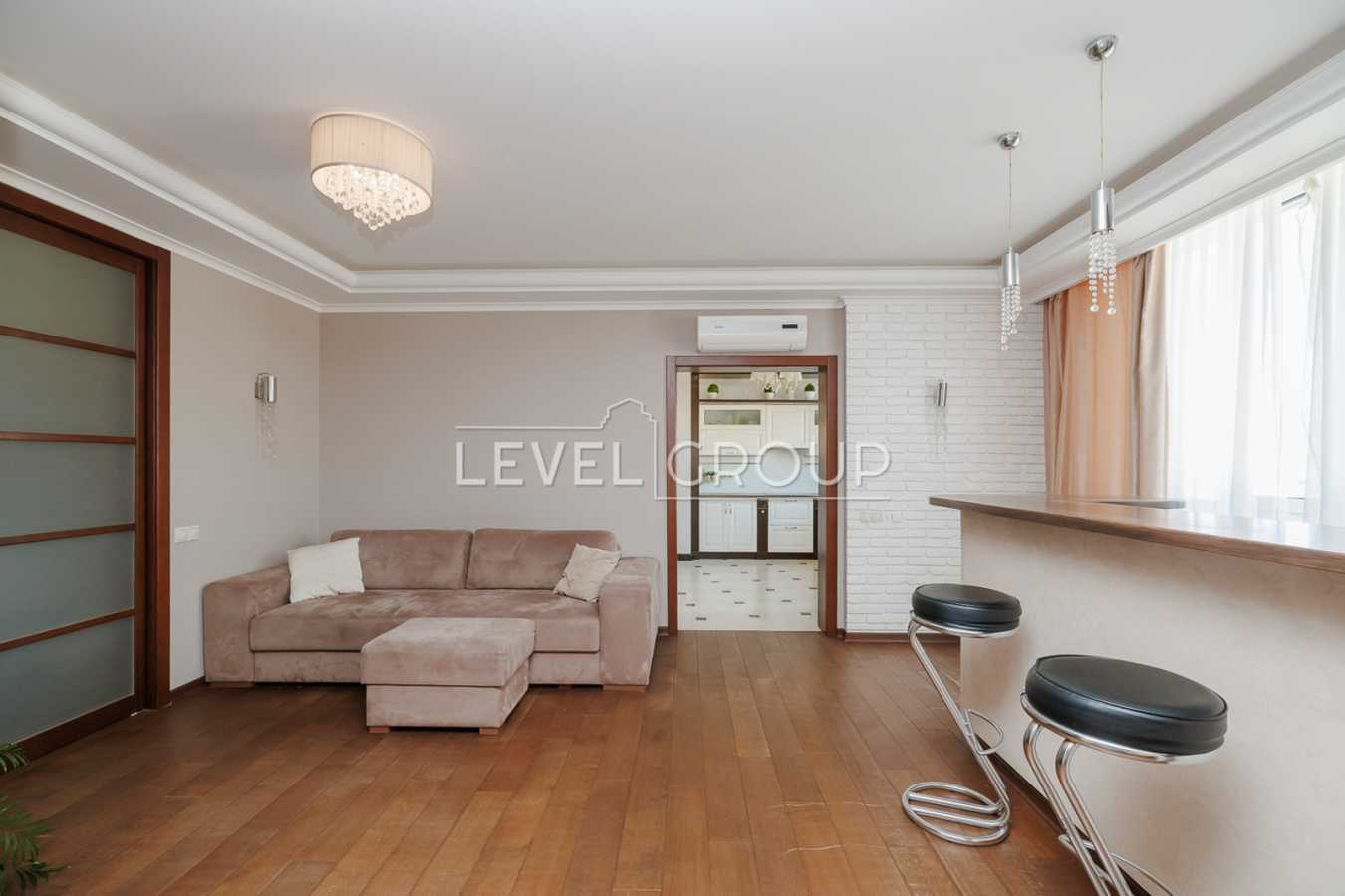 Продажа 3-комнатной квартиры 140 м², Анны Ахматовой ул., 22