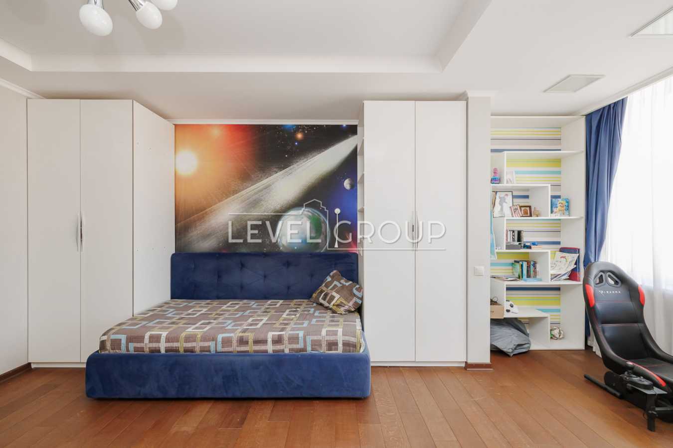 Продажа 3-комнатной квартиры 140 м², Анны Ахматовой ул., 22