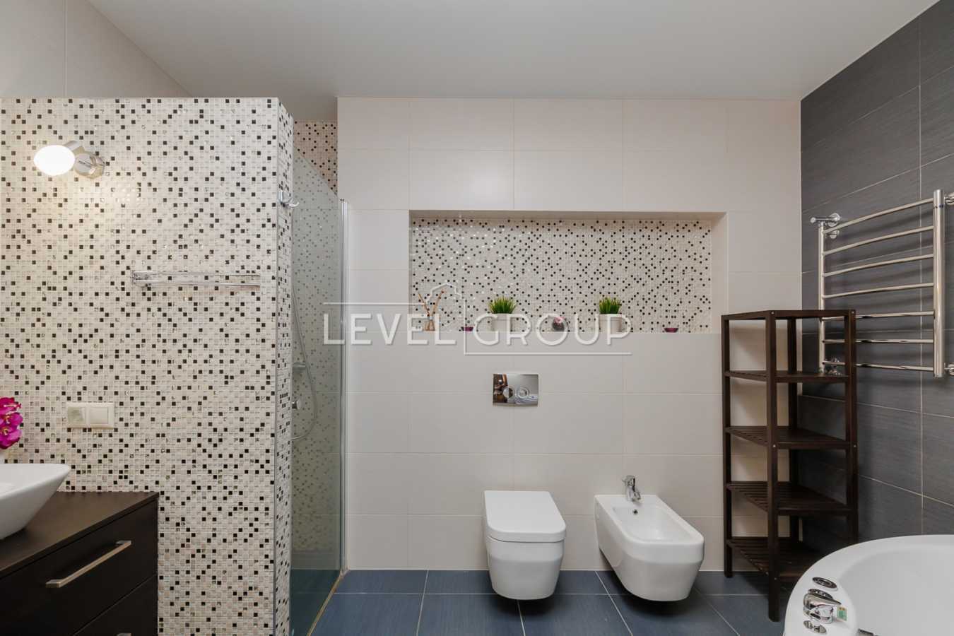 Продажа 3-комнатной квартиры 140 м², Анны Ахматовой ул., 22