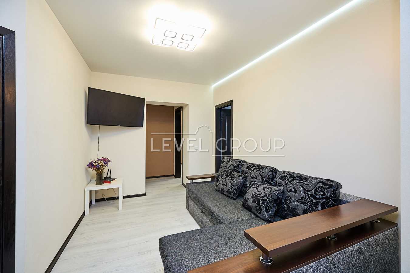 Продажа 2-комнатной квартиры 72 м², Ревуцкого ул., 5