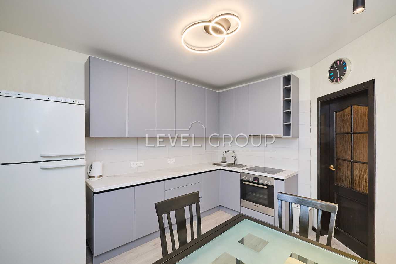 Продажа 2-комнатной квартиры 72 м², Ревуцкого ул., 5