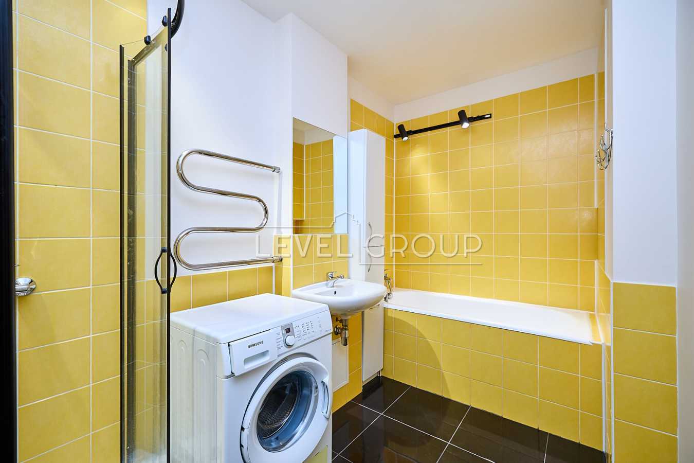 Продажа 2-комнатной квартиры 72 м², Ревуцкого ул., 5