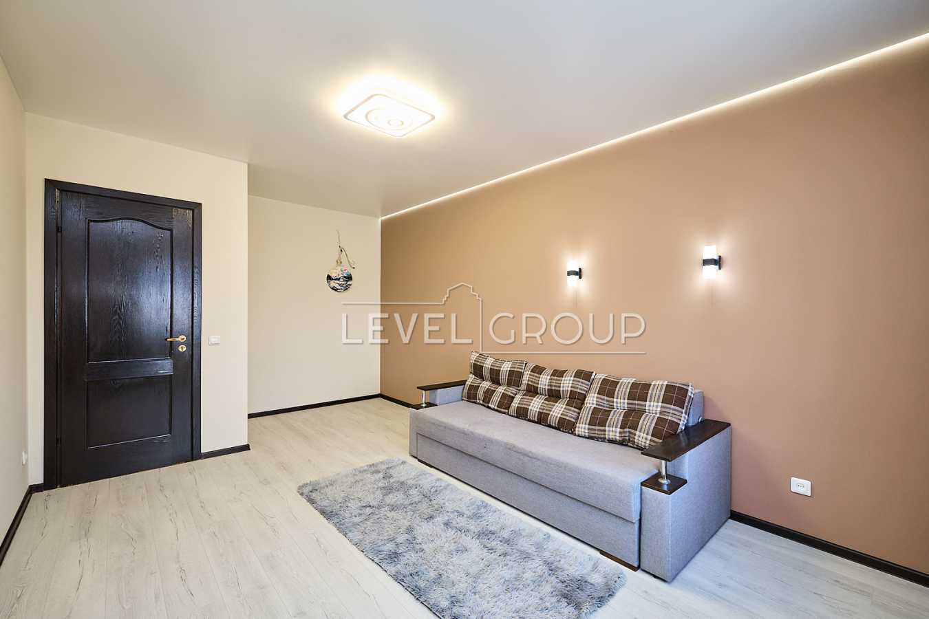 Продажа 2-комнатной квартиры 72 м², Ревуцкого ул., 5