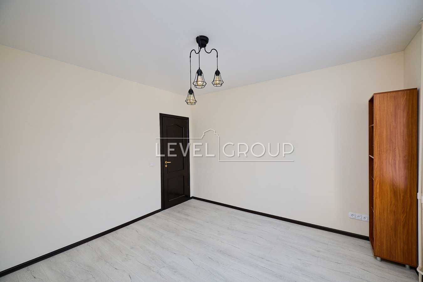 Продажа 2-комнатной квартиры 72 м², Ревуцкого ул., 5