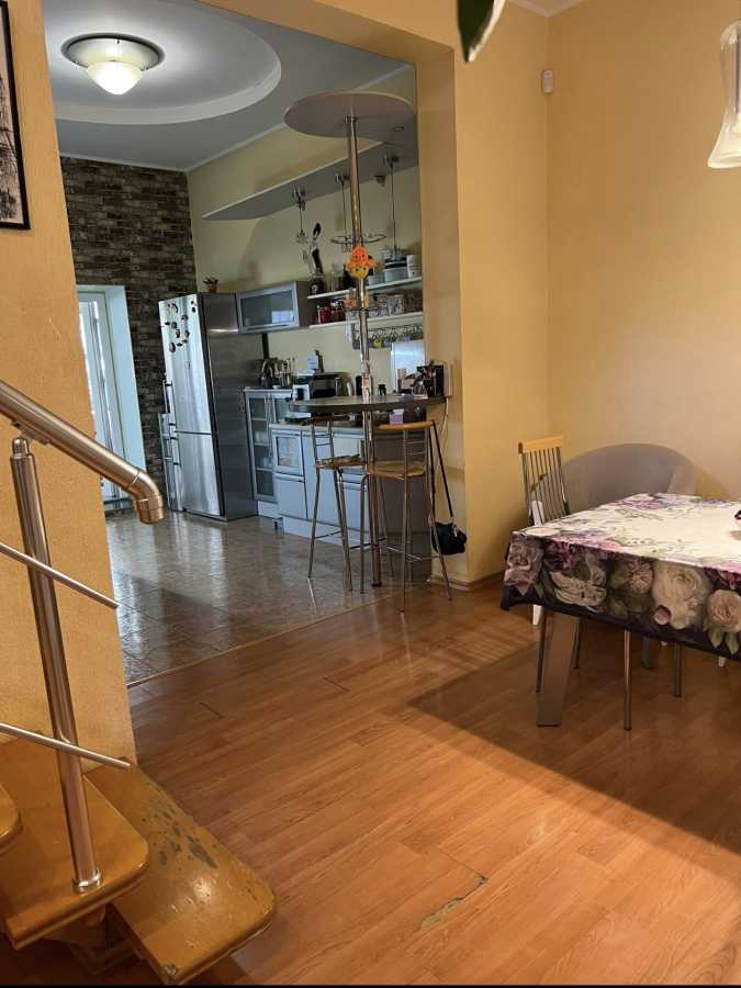 Оренда будинку 200 м², Тенистая вул., 28