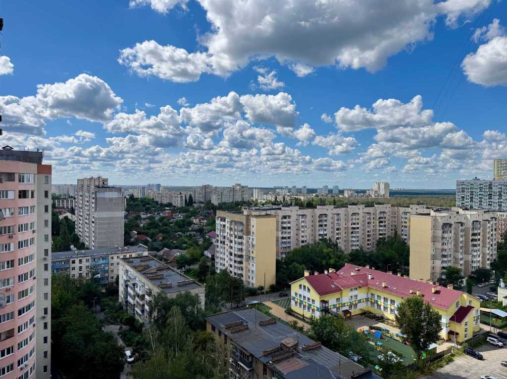 Продаж 1-кімнатної квартири 53 м², Олевська вул., 5
