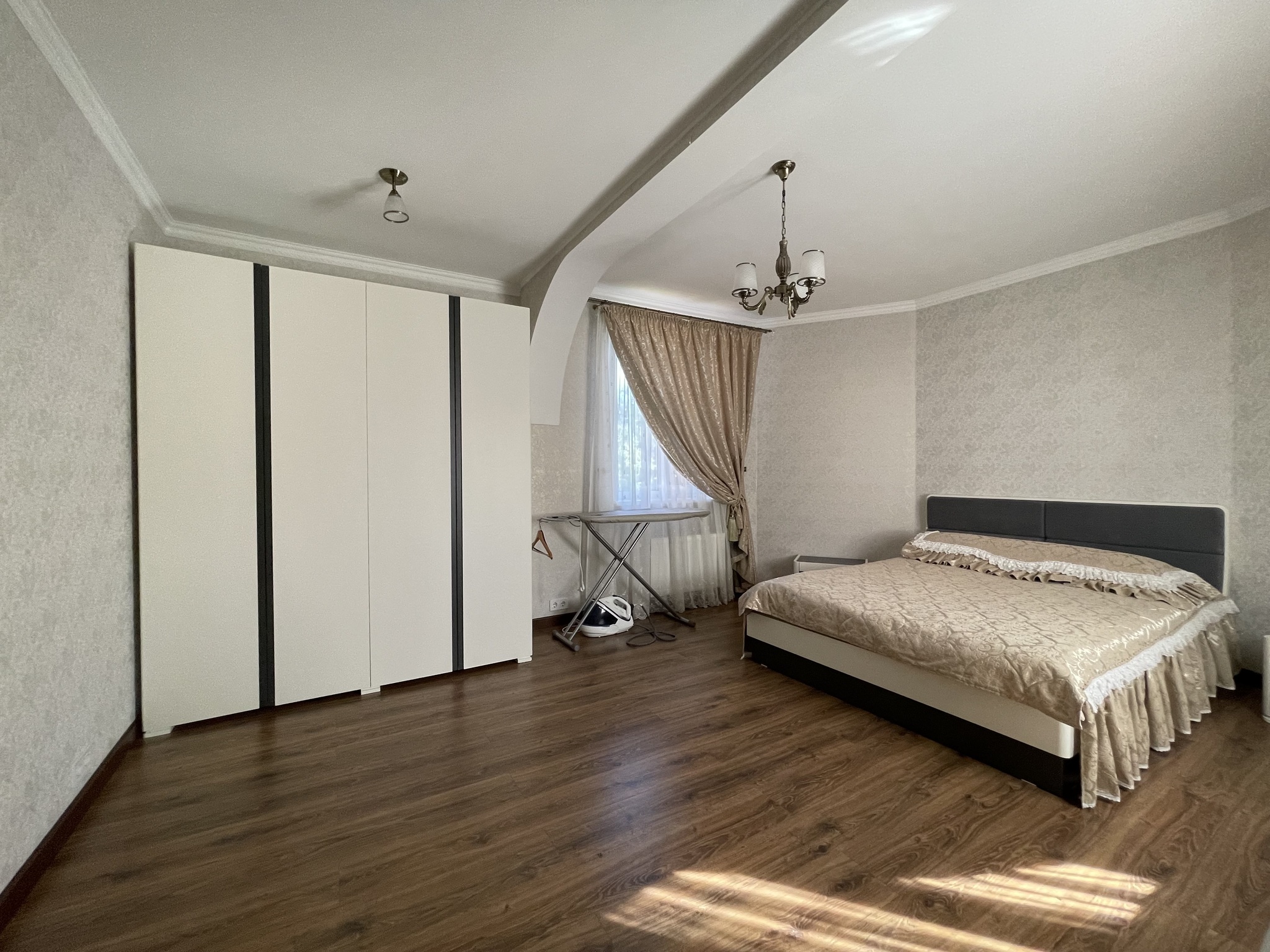 Продаж будинку 315 м²