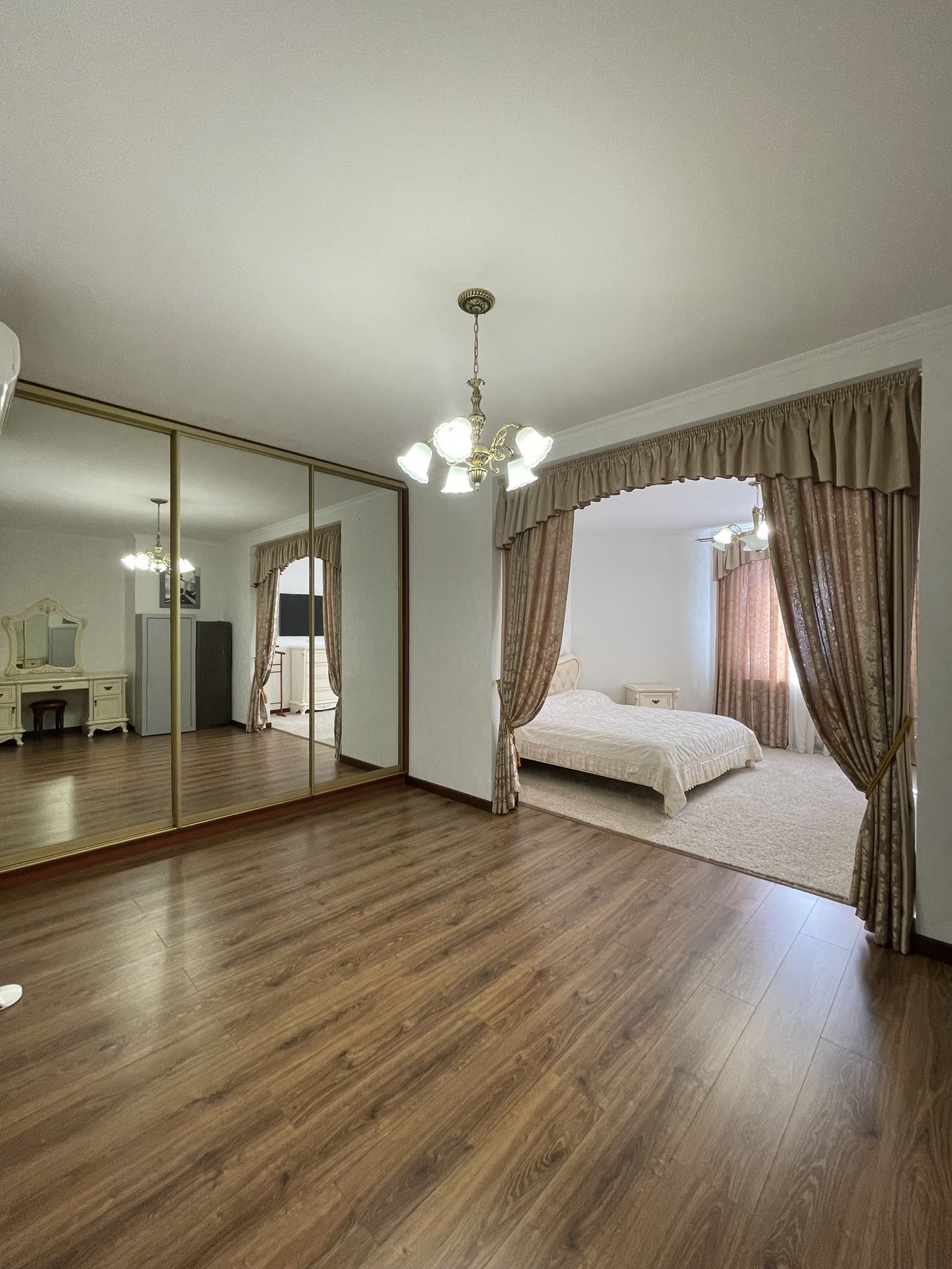 Продаж будинку 315 м²