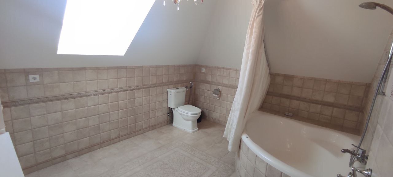 Продаж будинку 250 м²