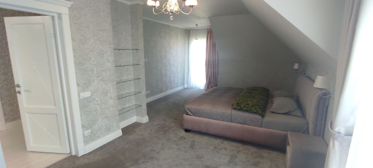 Продаж будинку 250 м²