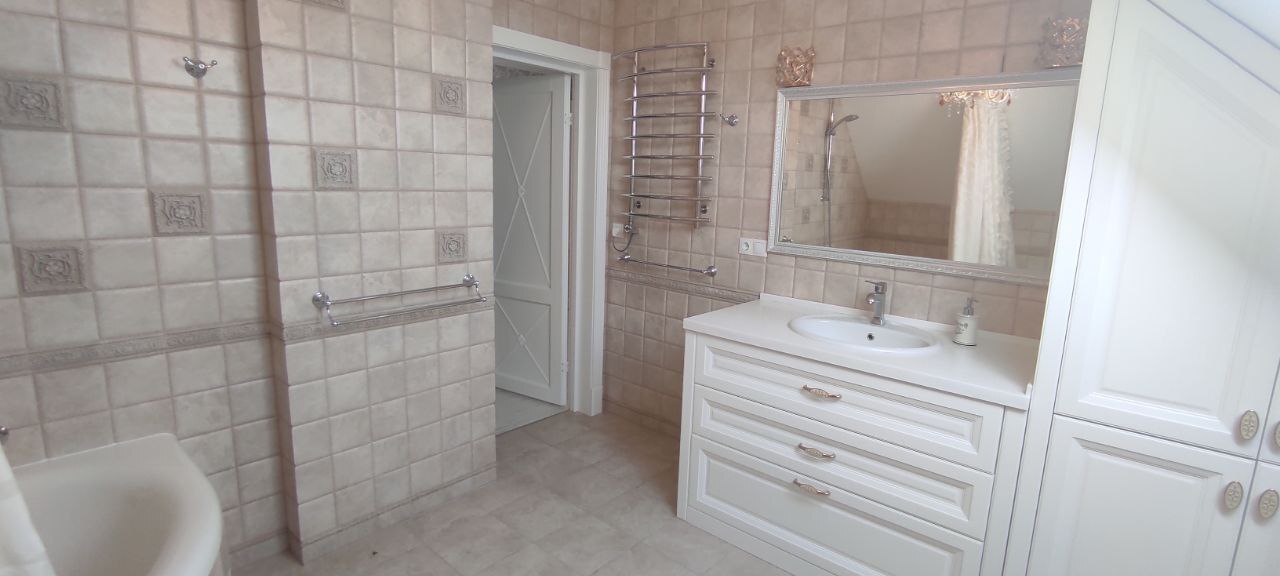 Продаж будинку 250 м²