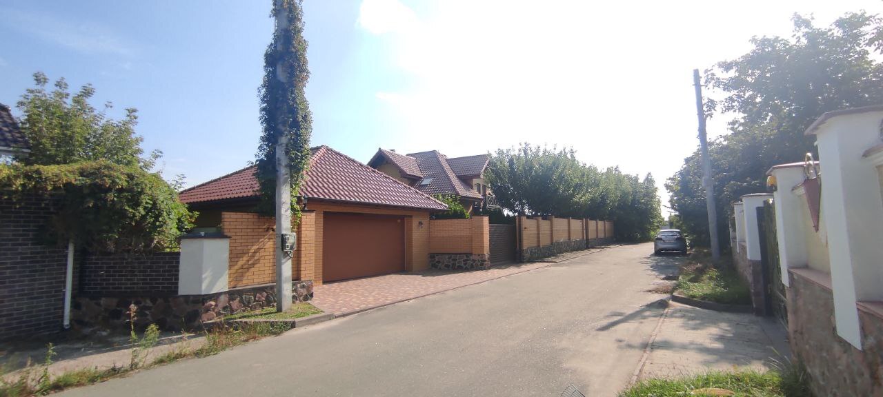 Продаж будинку 250 м²