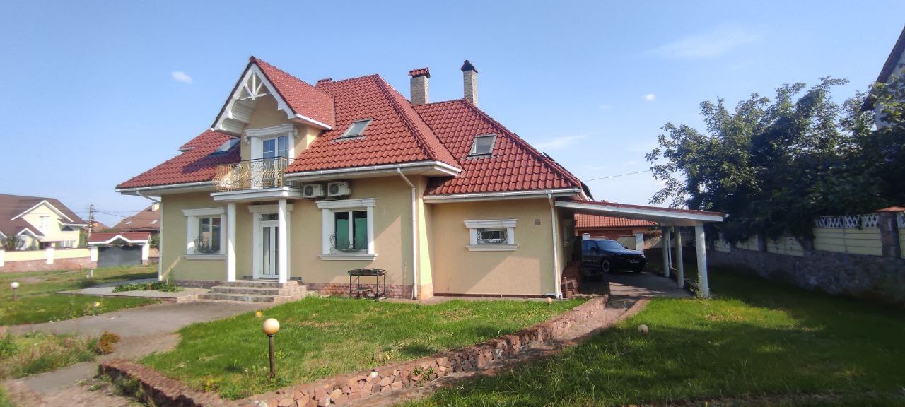 Продаж будинку 250 м²