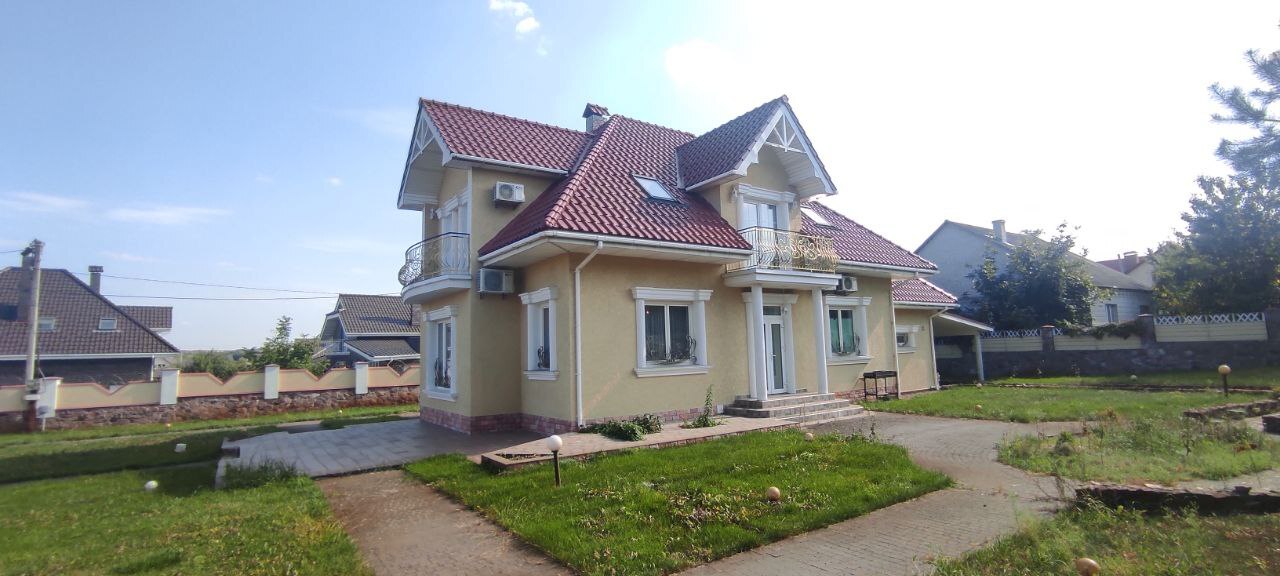 Продаж будинку 250 м²