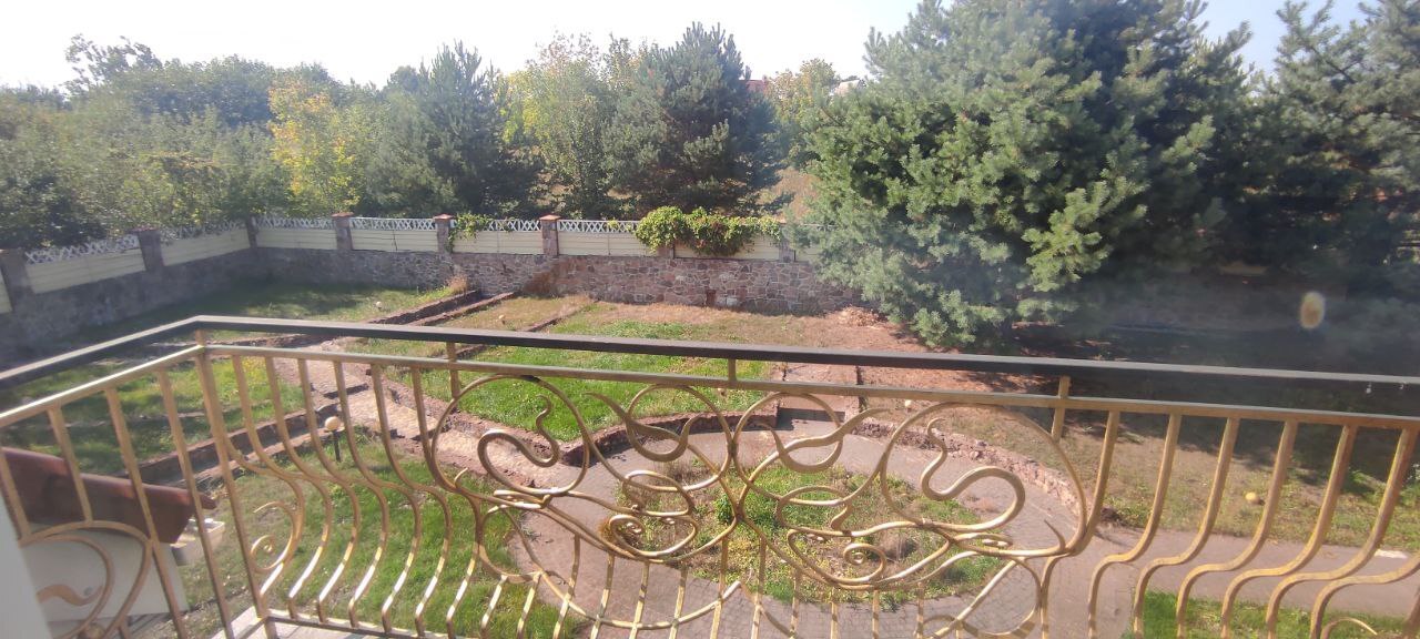 Продаж будинку 250 м²