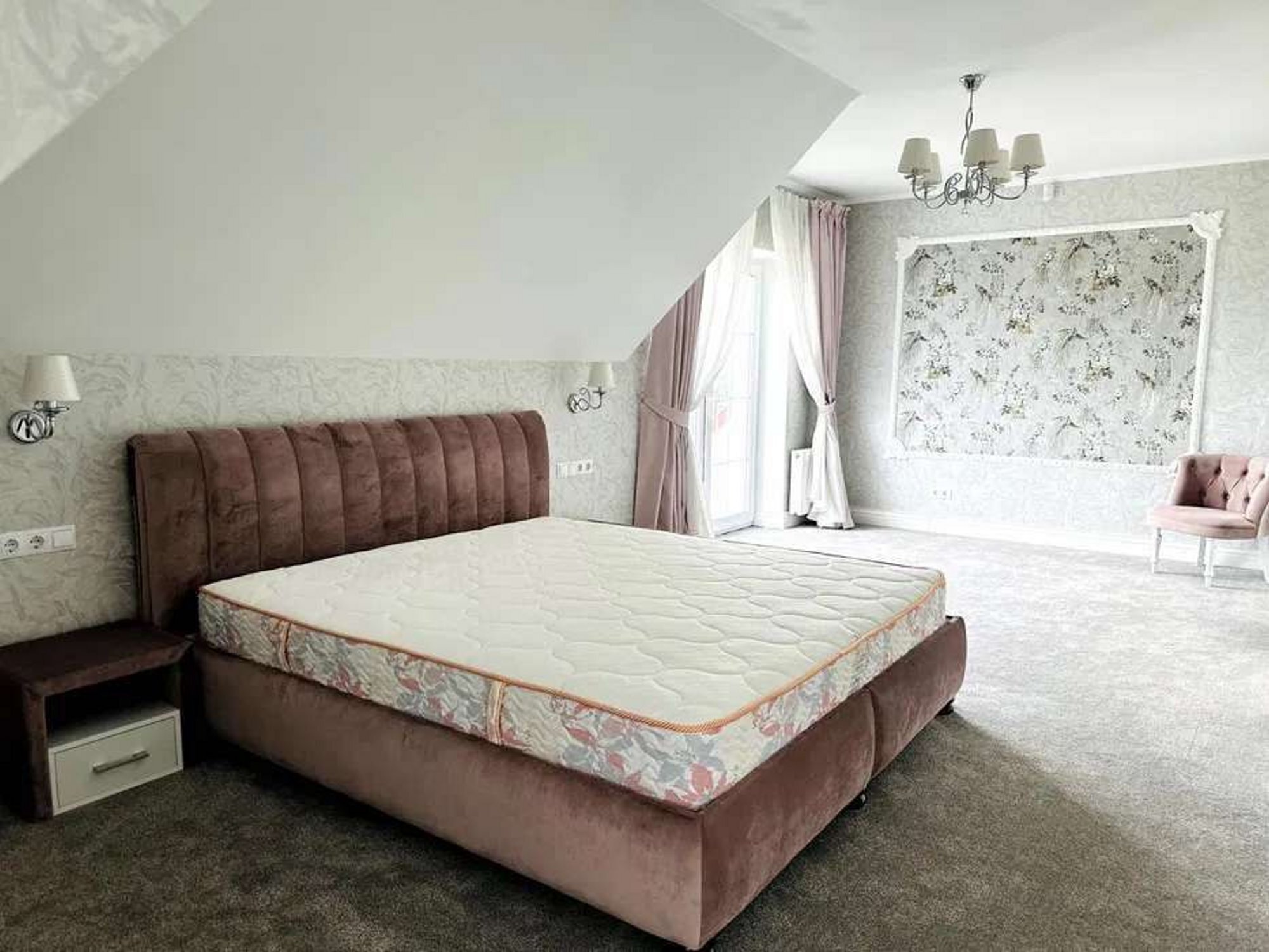 Продаж будинку 250 м²