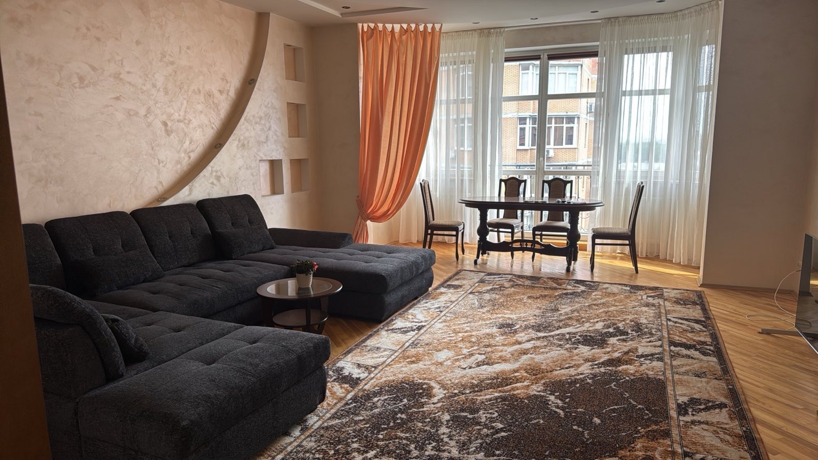 Аренда 3-комнатной квартиры 137 м², Евгения Коновальца ул., 32Б