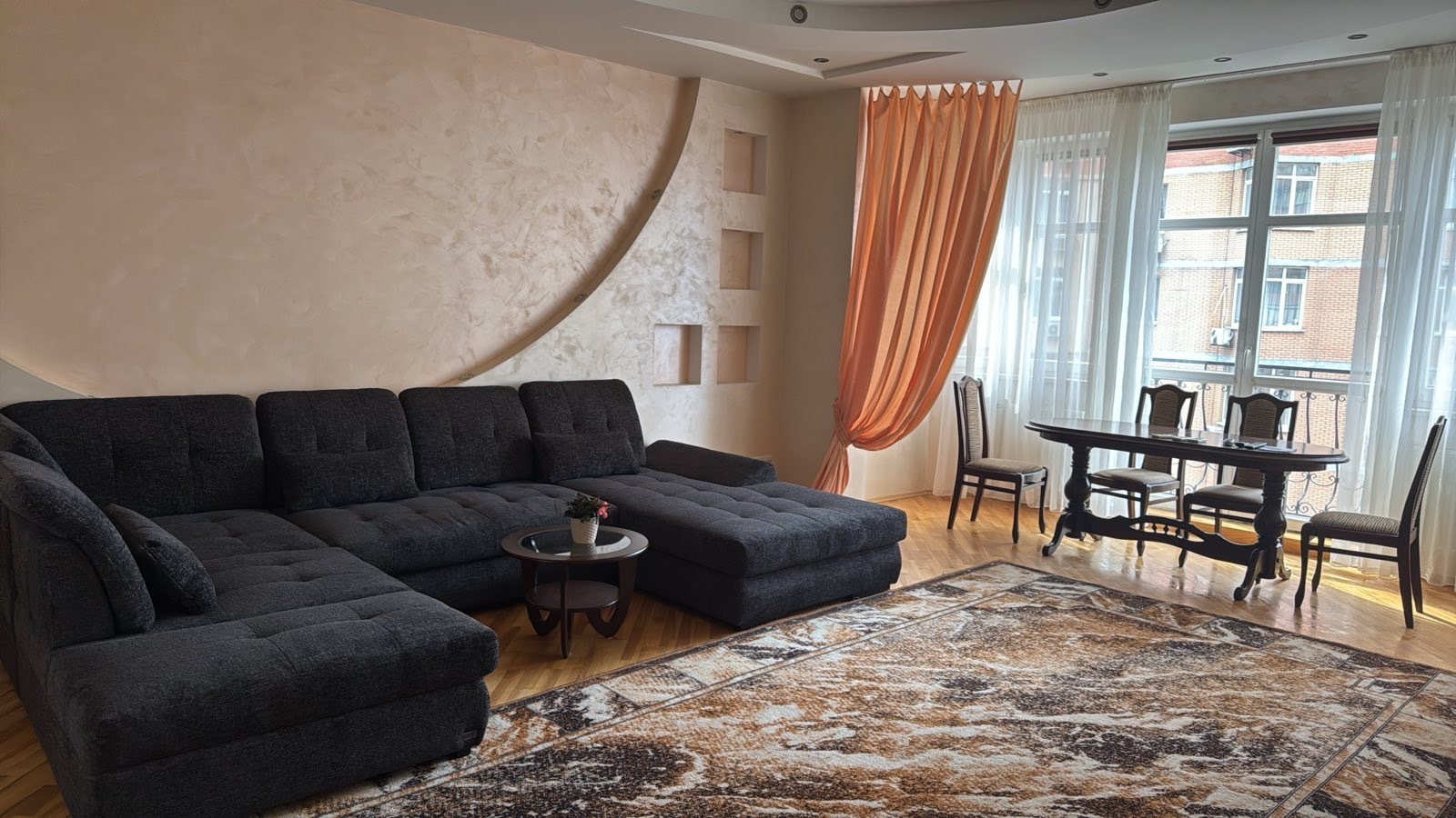 Аренда 3-комнатной квартиры 137 м², Евгения Коновальца ул., 32Б