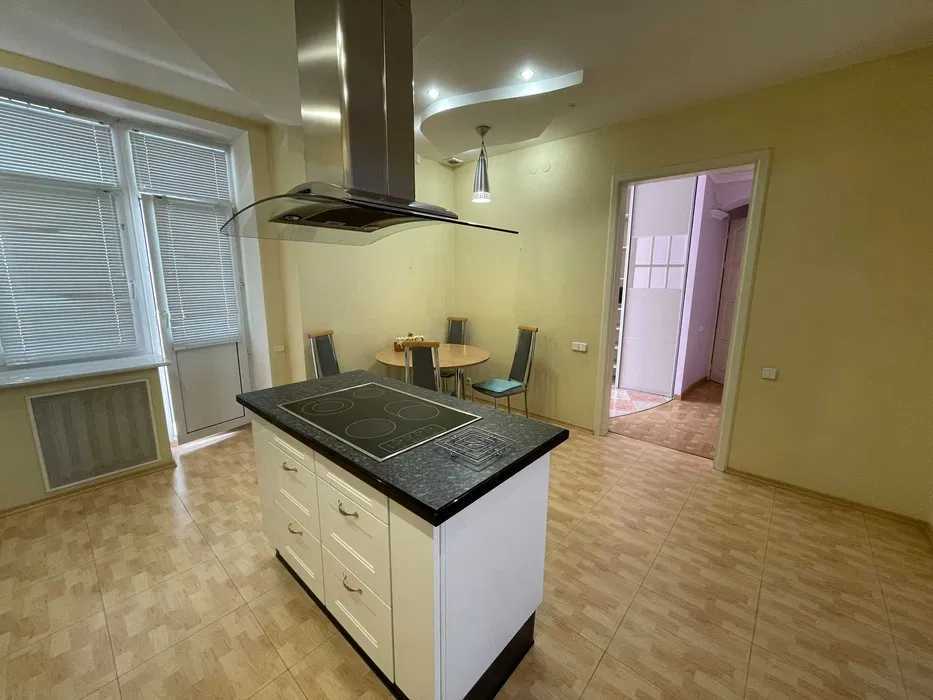 Аренда 3-комнатной квартиры 140 м², Владимира Антоновича ул., 140