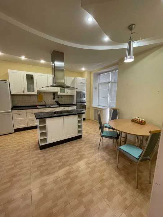 Аренда 3-комнатной квартиры 140 м², Владимира Антоновича ул., 140