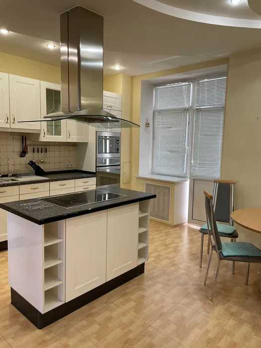 Аренда 3-комнатной квартиры 140 м², Владимира Антоновича ул., 140
