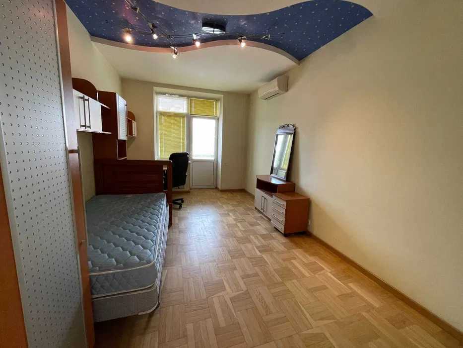 Аренда 3-комнатной квартиры 140 м², Владимира Антоновича ул., 140