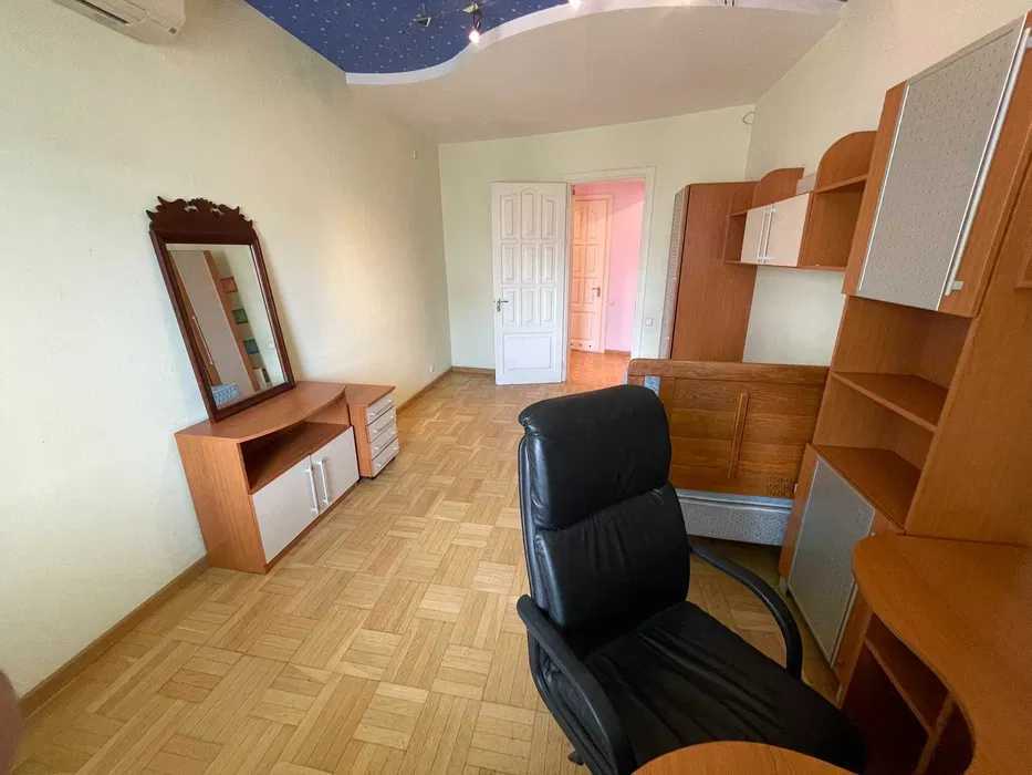 Аренда 3-комнатной квартиры 140 м², Владимира Антоновича ул., 140