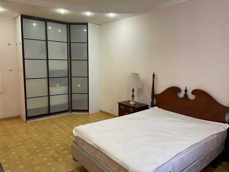 Аренда 3-комнатной квартиры 140 м², Владимира Антоновича ул., 140